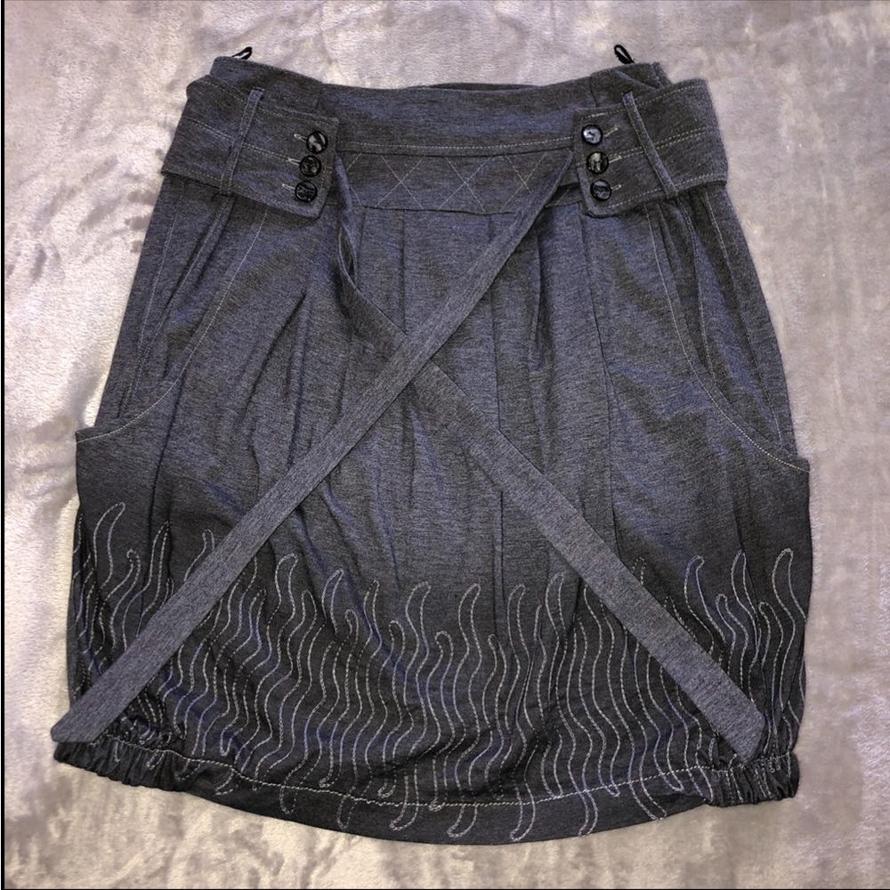 Midi grey skirt with belt